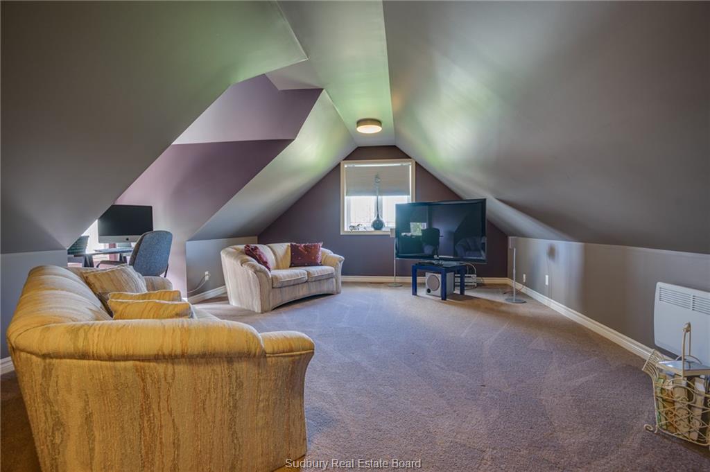 1404 Magnolia Boulevard, Sudbury Ontario, Canada
