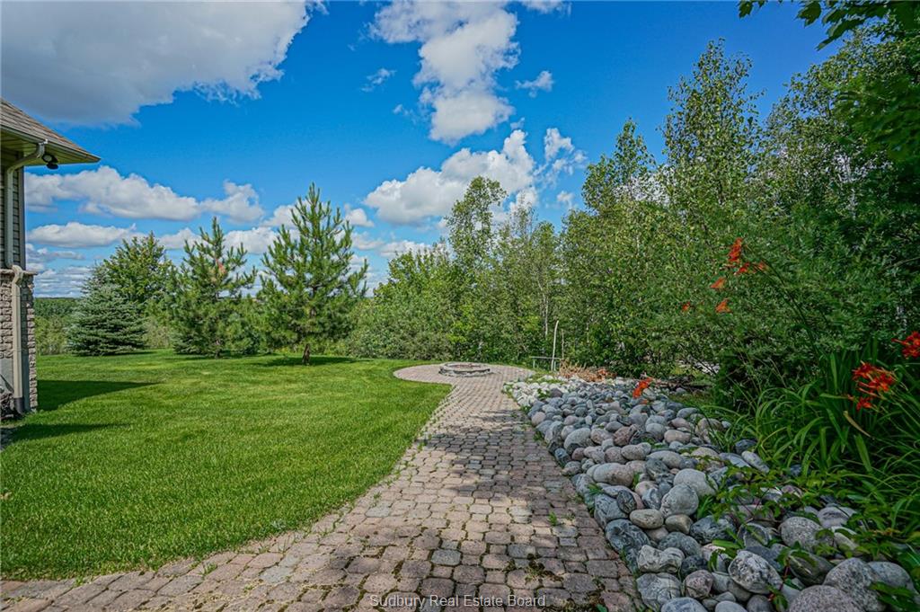 1404 Magnolia Boulevard, Sudbury Ontario, Canada