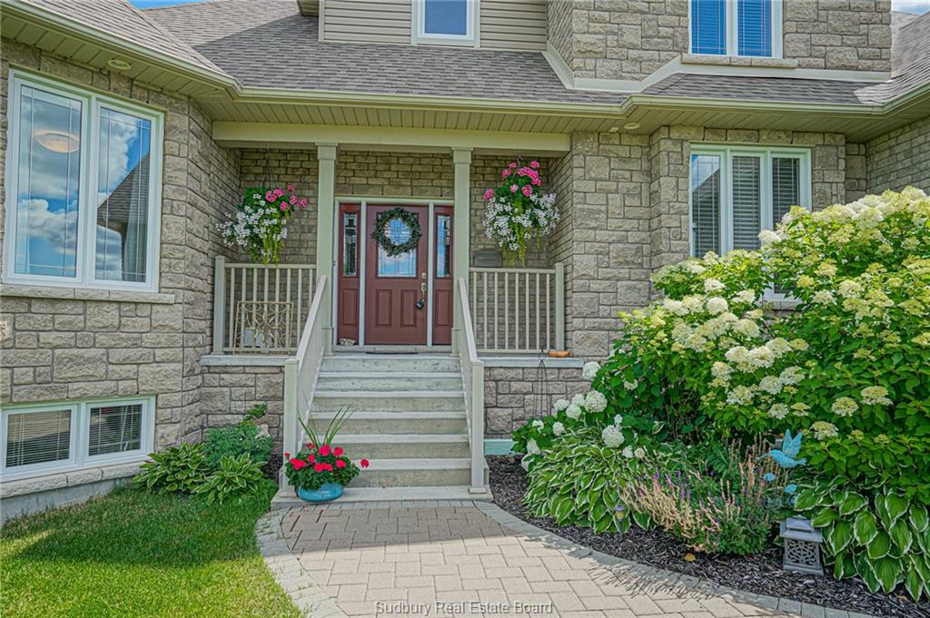 1404 Magnolia Boulevard, Sudbury Ontario, Canada
