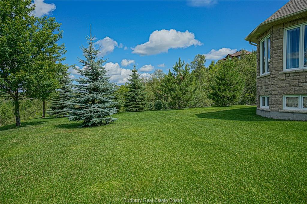 1404 Magnolia Boulevard, Sudbury Ontario, Canada