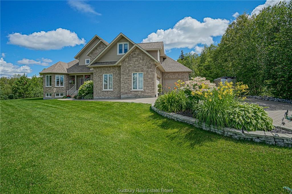 1404 Magnolia Boulevard, Sudbury Ontario, Canada