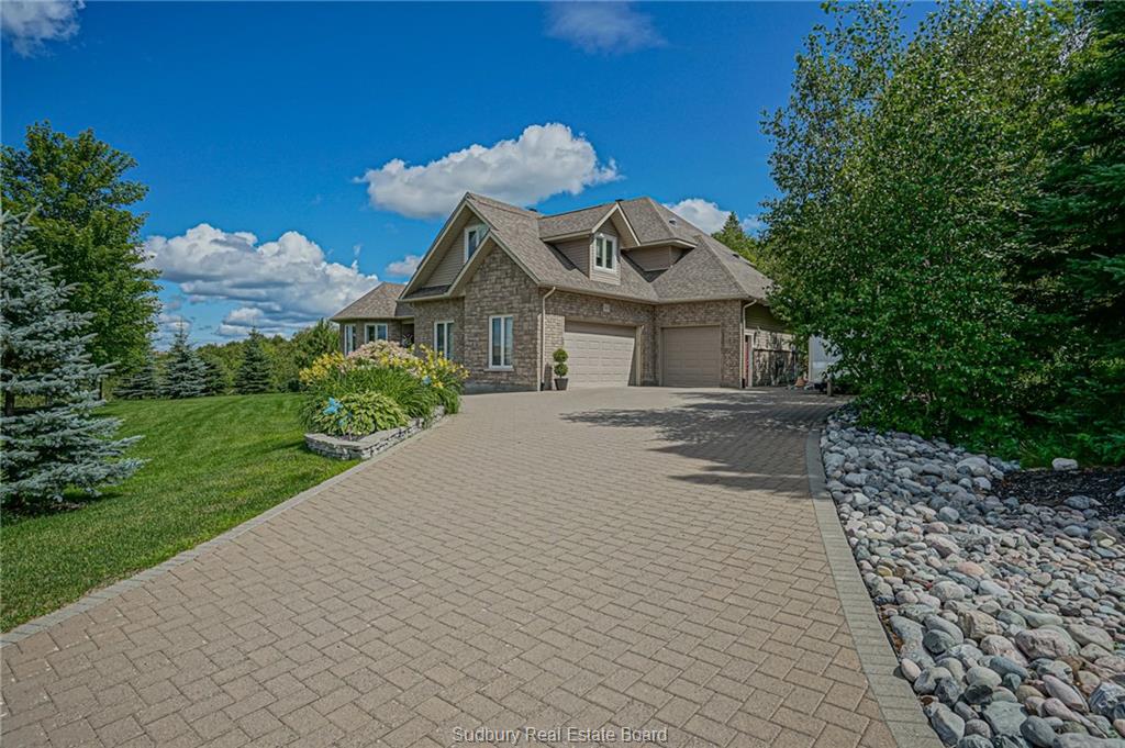 1404 Magnolia Boulevard, Sudbury Ontario, Canada
