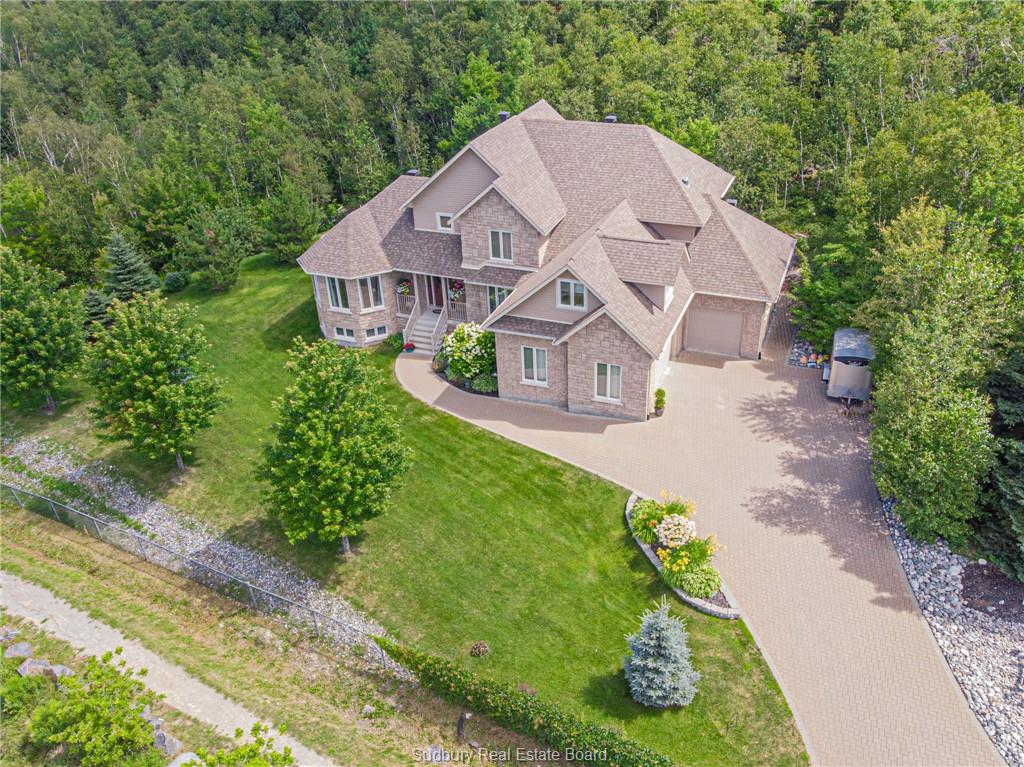 1404 Magnolia Boulevard, Sudbury Ontario, Canada