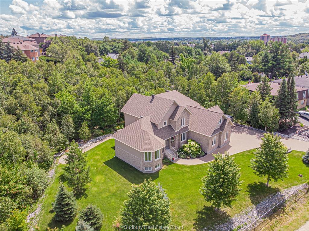 1404 Magnolia Boulevard, Sudbury Ontario, Canada