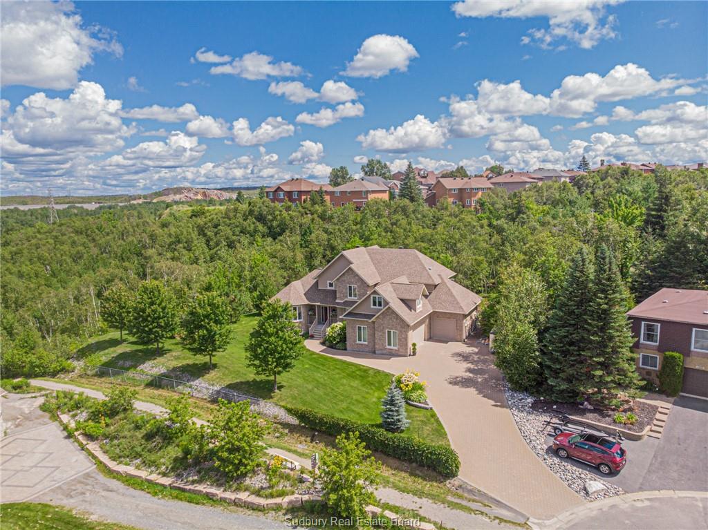 1404 Magnolia Boulevard, Sudbury Ontario, Canada