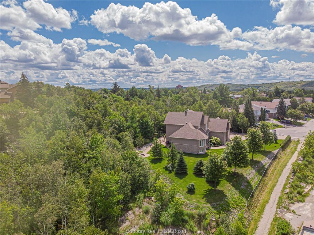 1404 Magnolia Boulevard, Sudbury Ontario, Canada