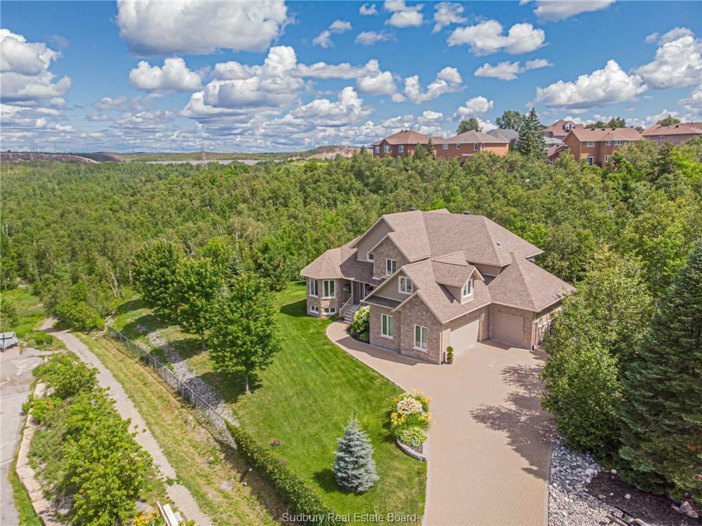 1404 Magnolia Boulevard, Sudbury Ontario, Canada