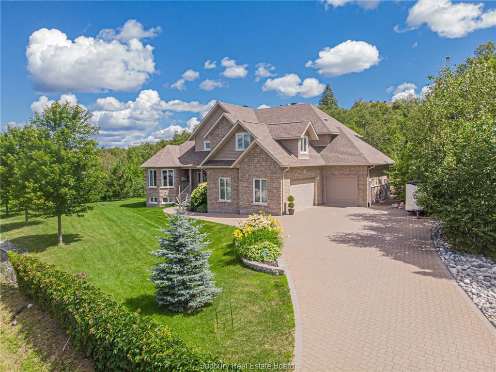 1404 Magnolia Boulevard, Sudbury Ontario, Canada