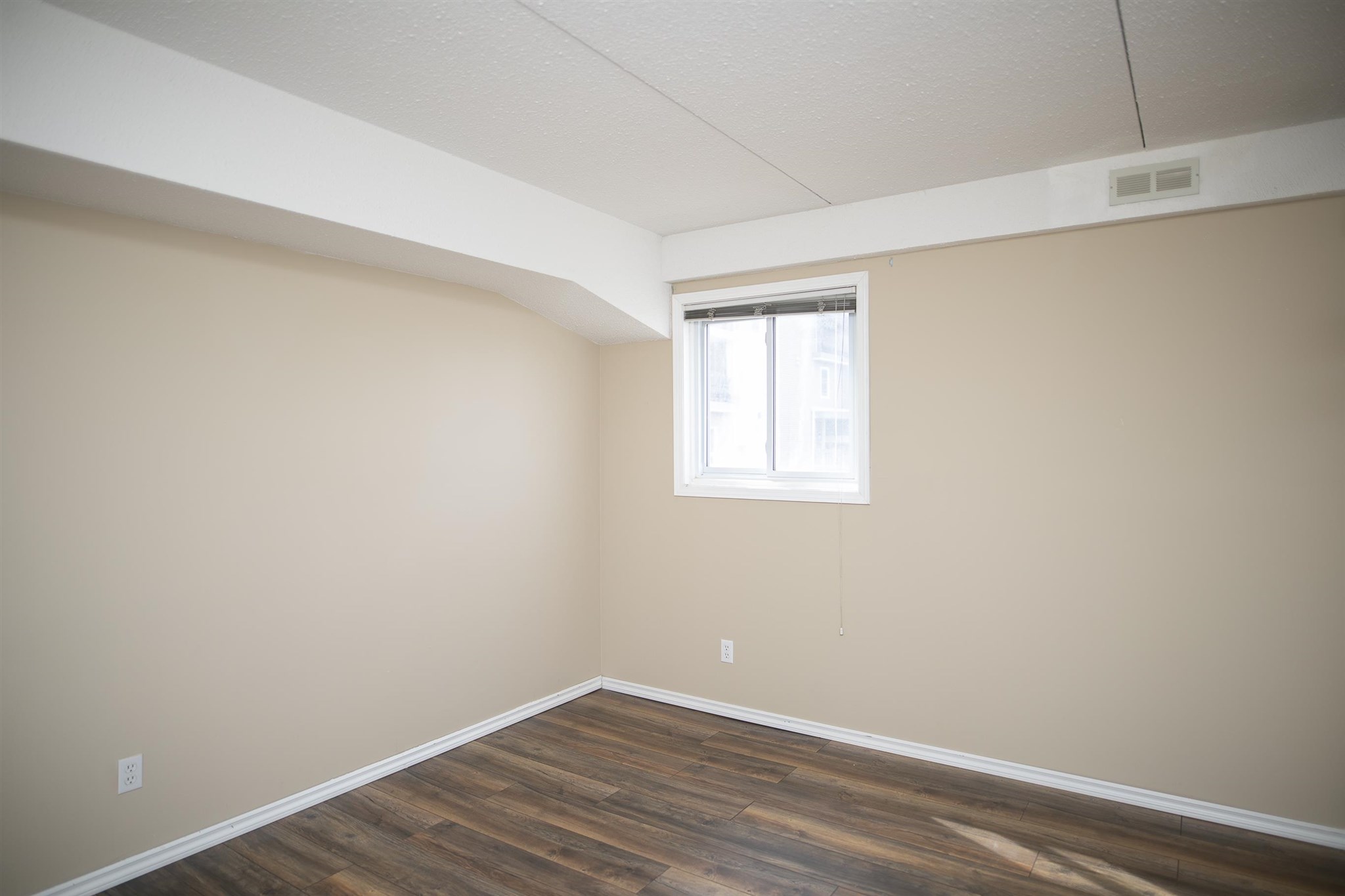 206 1703 Victoria Avenue E, Thunder Bay, Ontario, Canada