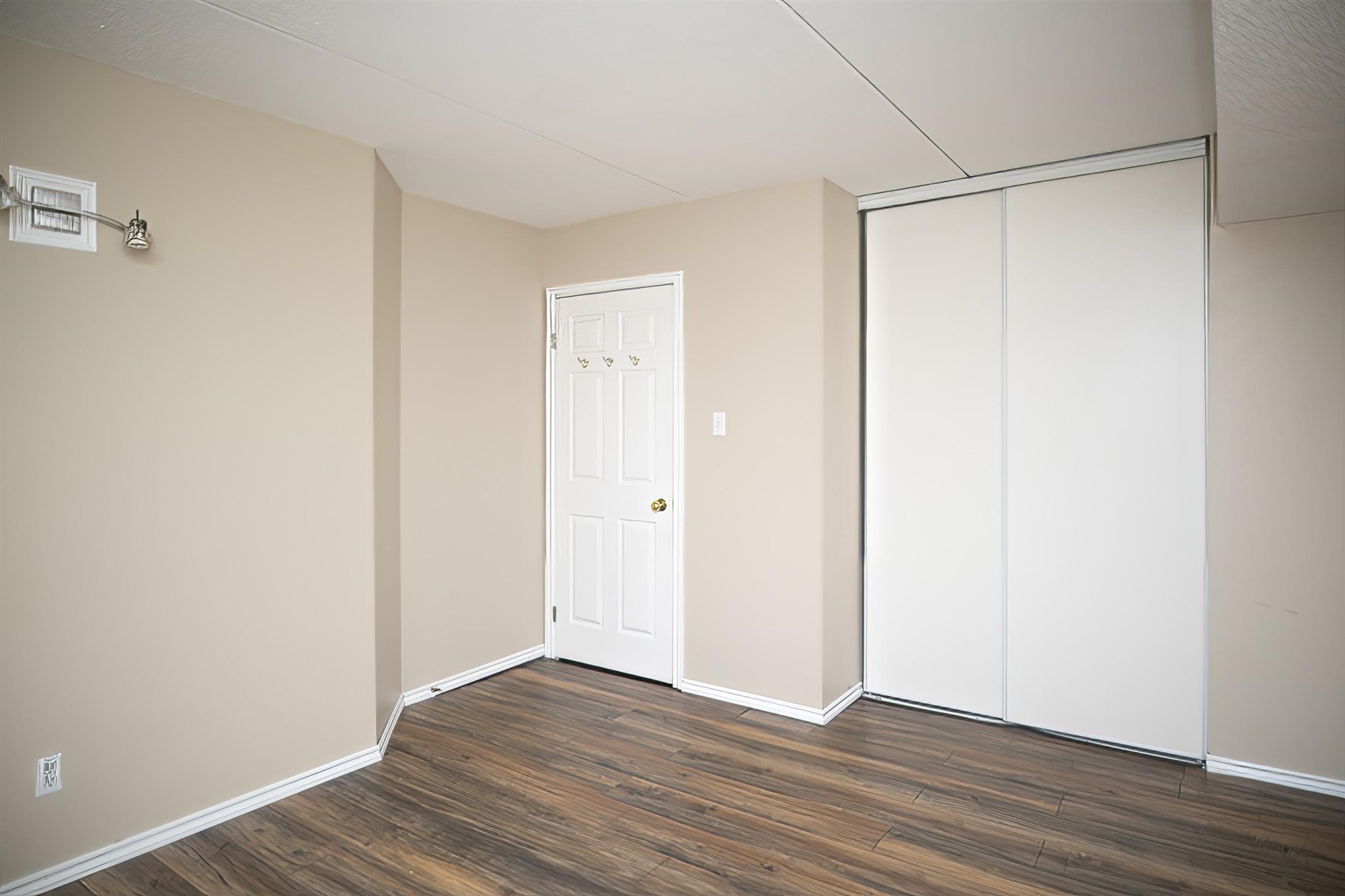 206 1703 Victoria Avenue E, Thunder Bay, Ontario, Canada
