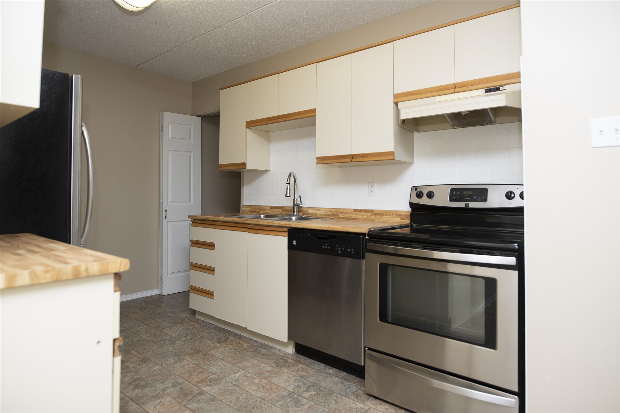 206 1703 Victoria Avenue E, Thunder Bay, Ontario, Canada