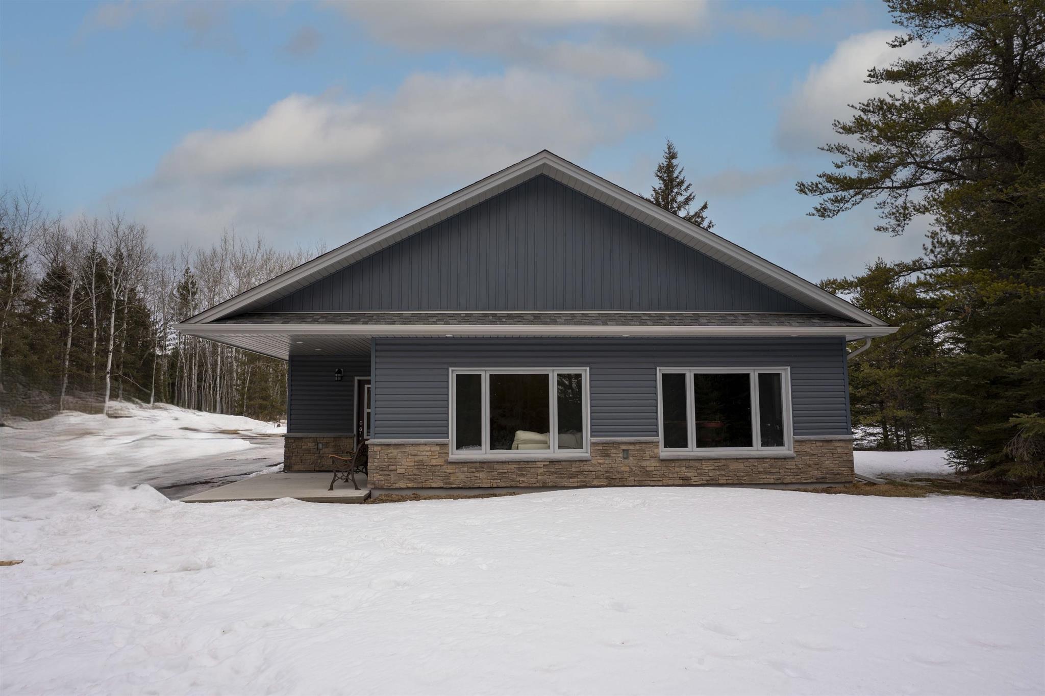 76 Hill Street, Kakabeka Falls, Ontario, Canada