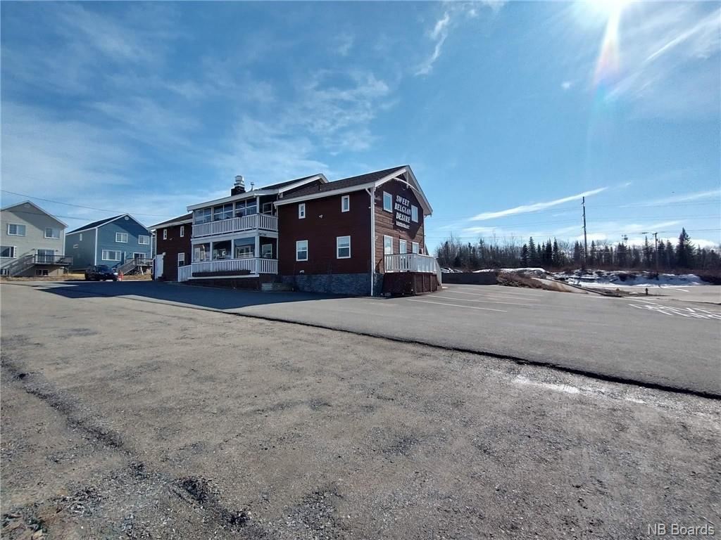 23 Ashton Court, Fredericton, New Brunswick, Canada