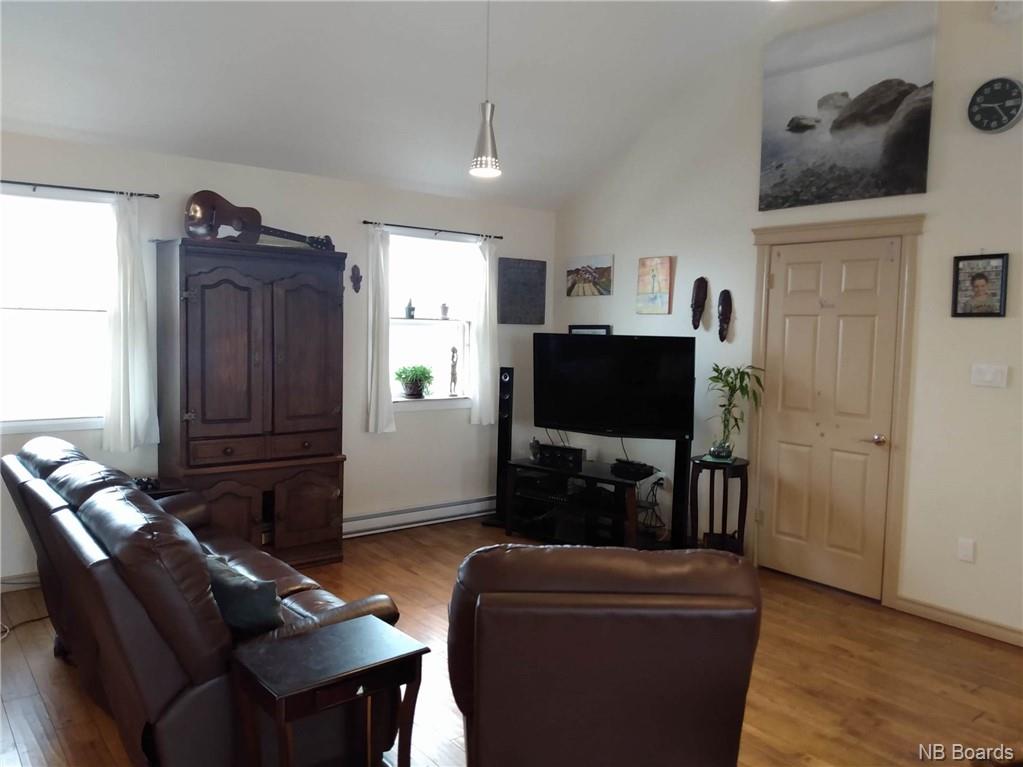 23 Ashton Court, Fredericton, New Brunswick, Canada