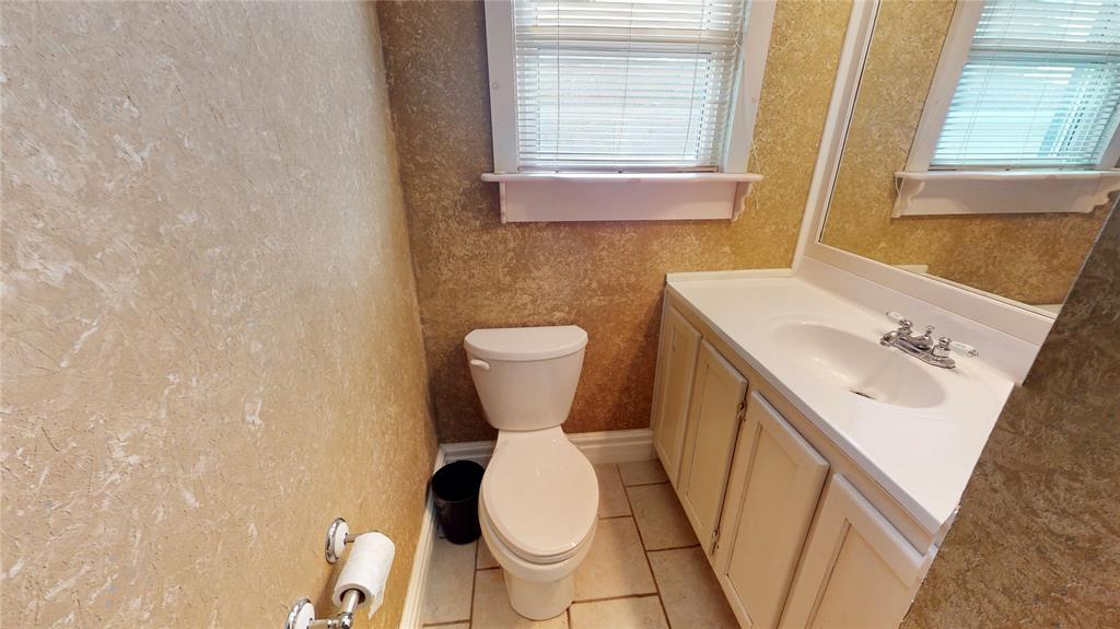 6746 DONALDSON Avenue, Plympton-Wyoming, Ontario, Canada