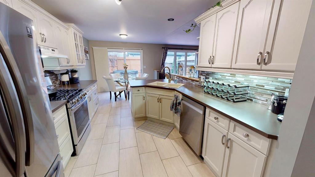 1599 HERITAGE PARK Drive, Sarnia, Ontario, Canada
