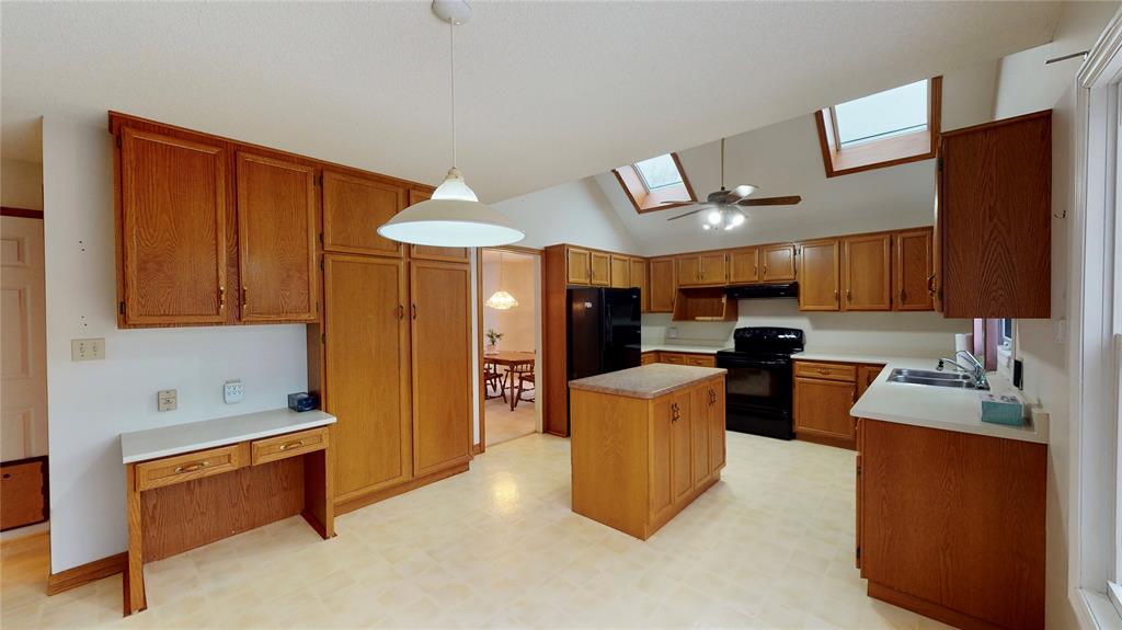 1866 WESTGROVE Drive, Sarnia, Ontario, Canada