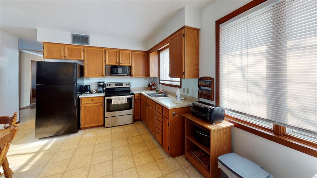 4327 ROKEBY Line, Petrolia, Ontario, Canada