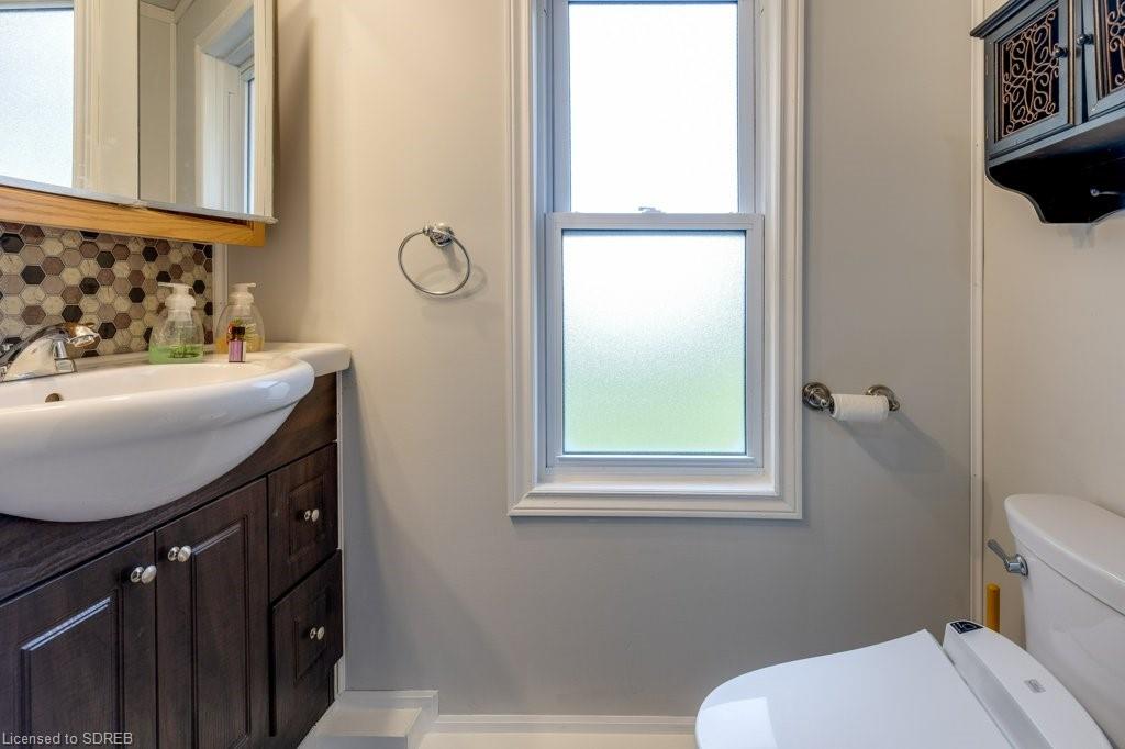 6 5TH Street, Delhi, Ontario, Canada