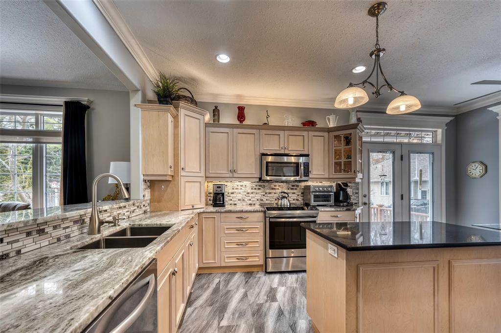 1077 LAKESHORE Road, Sarnia, Ontario, Canada