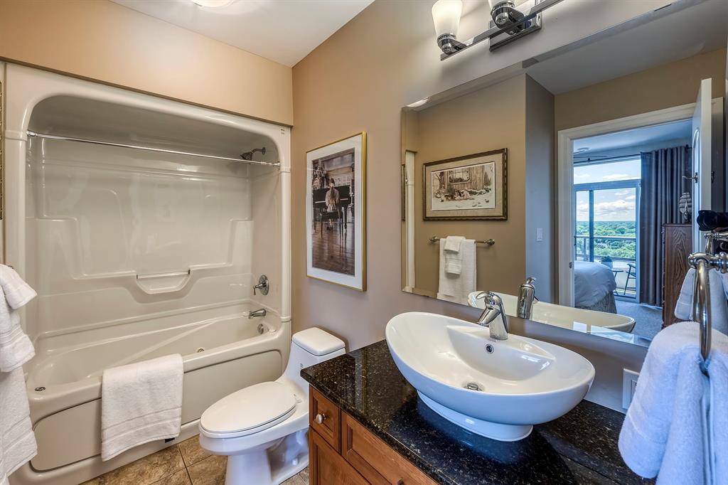 350 FRONT Street North Unit# 1301, Sarnia, Ontario, Canada