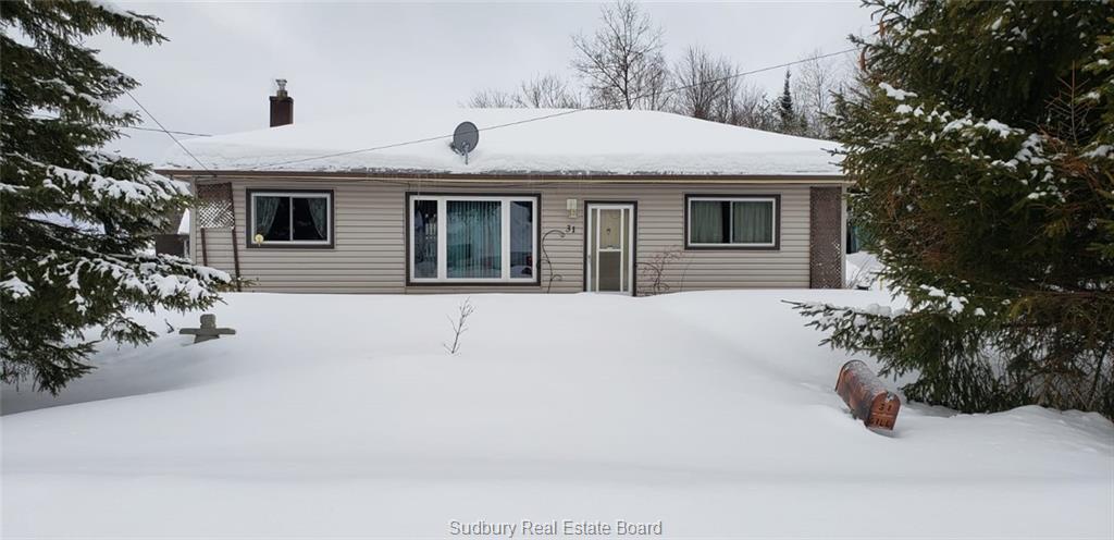 31 Gill Avenue, Onaping Ontario, Canada