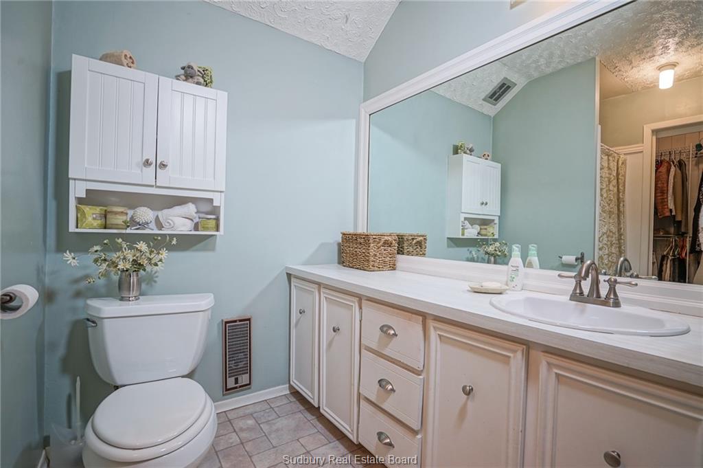 922 Roderick Avenue, Sudbury Ontario, Canada
