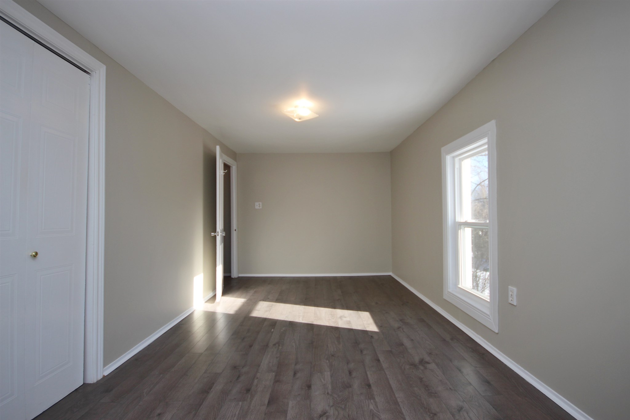 21-23 Sidings Street, Yarker, Ontario, Canada