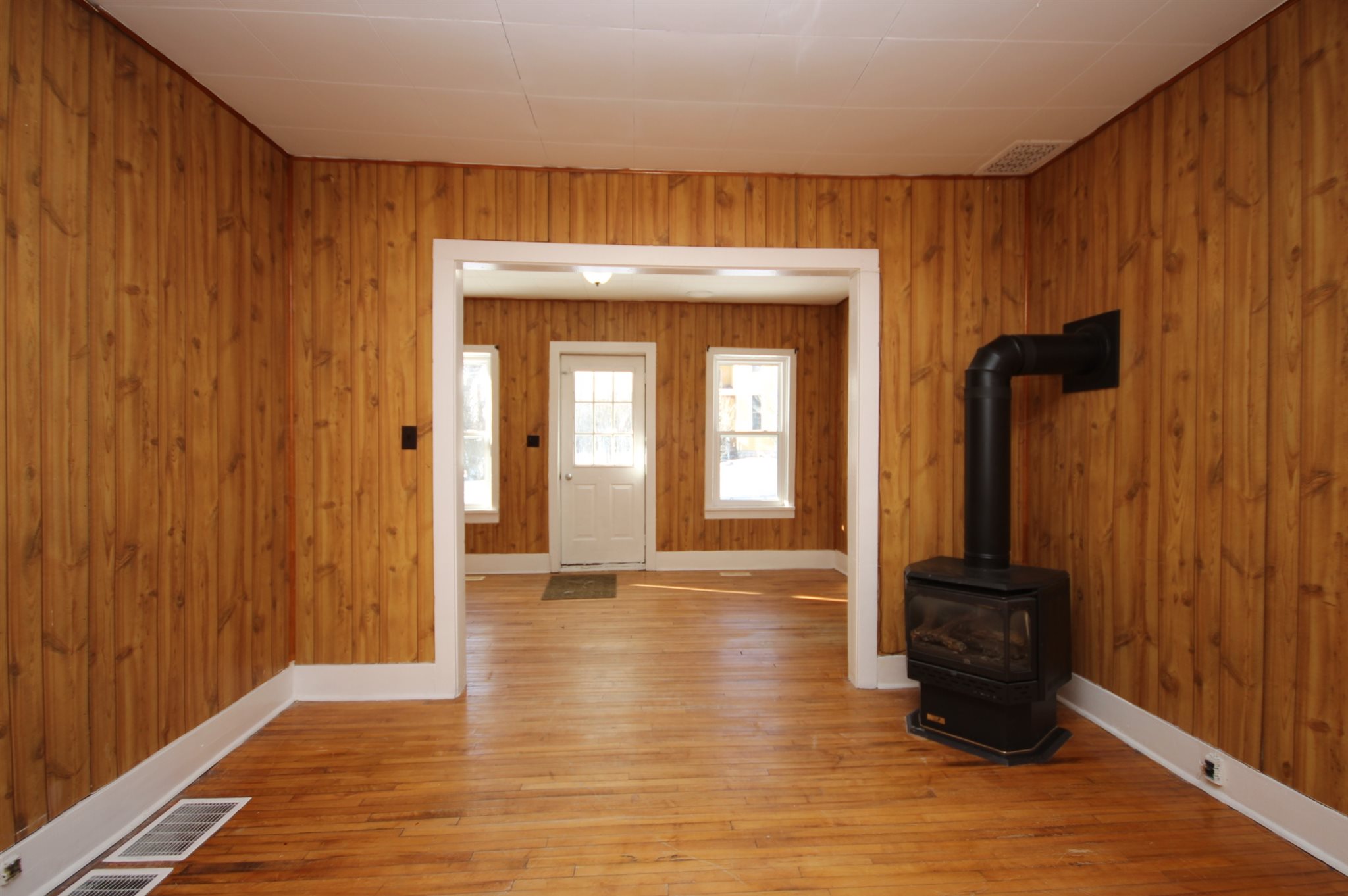 21-23 Sidings Street, Yarker, Ontario, Canada