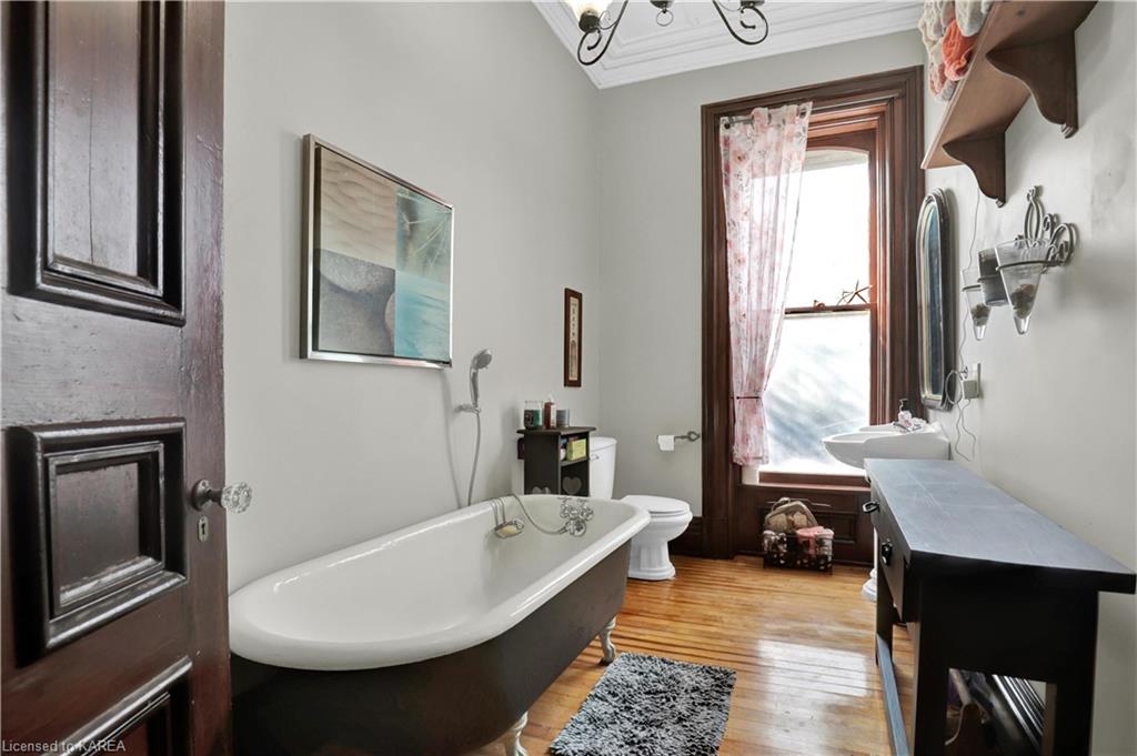160 EAST Street, Napanee, Ontario, Canada