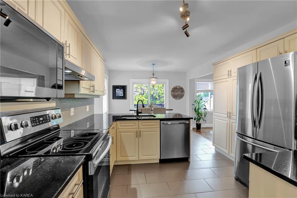 661 MACDONALD Drive, Gananoque, Ontario, Canada
