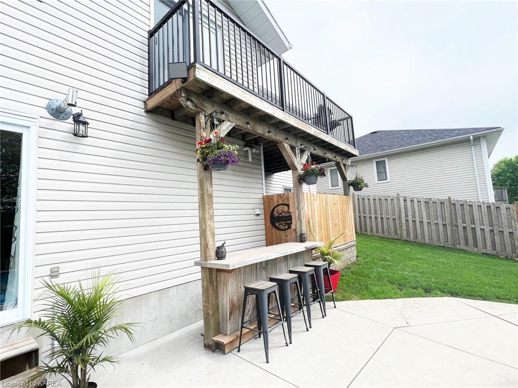 661 MACDONALD Drive, Gananoque, Ontario, Canada