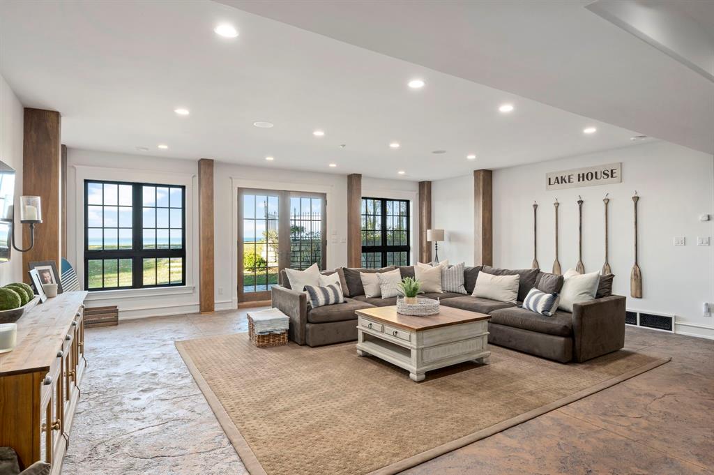 1776 LAKESHORE Road, Sarnia, Ontario, Canada