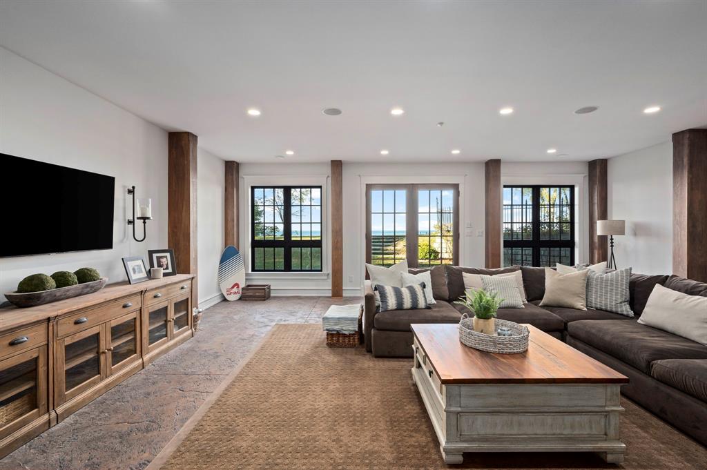 1776 LAKESHORE Road, Sarnia, Ontario, Canada