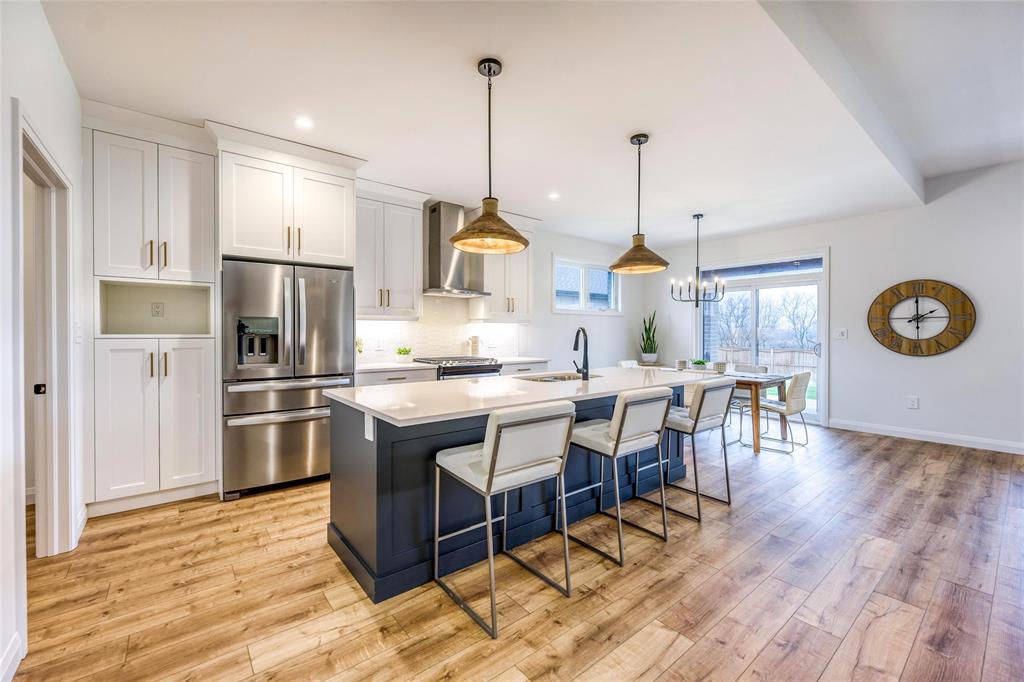 6747 SHAKER Lane, Plympton-Wyoming, Ontario, Canada