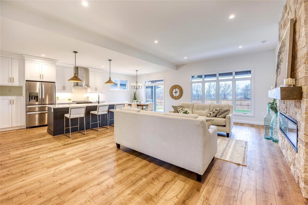 6743 SHAKER Lane, Plympton-Wyoming, Ontario, Canada