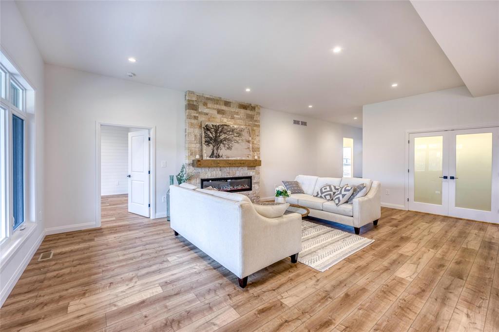 6743 SHAKER Lane, Plympton-Wyoming, Ontario, Canada