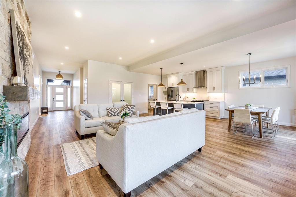 6743 SHAKER Lane, Plympton-Wyoming, Ontario, Canada