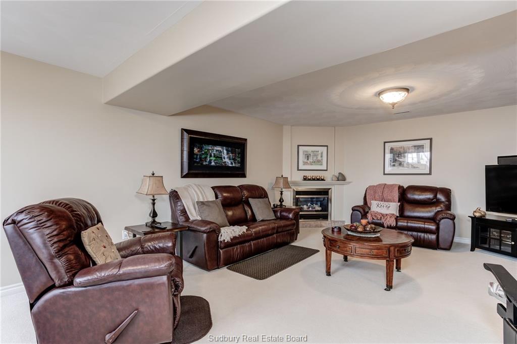 3965 MACMILLAN Drive, Val Caron, Ontario, Canada