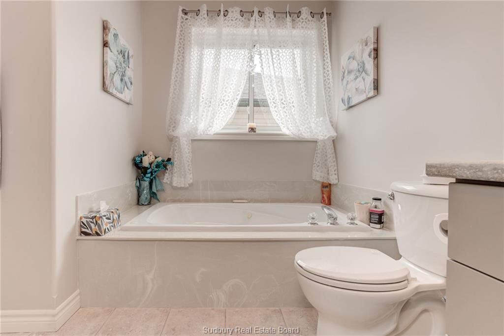 3965 MACMILLAN Drive, Val Caron, Ontario, Canada