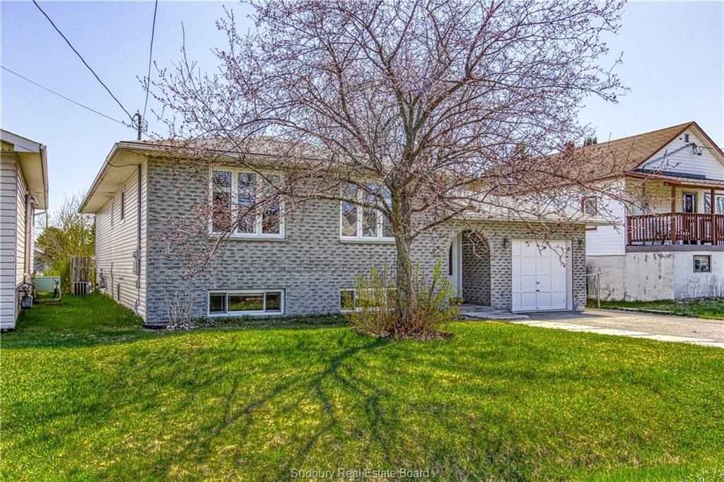 23 POULIN Street W, Azilda Ontario, Canada