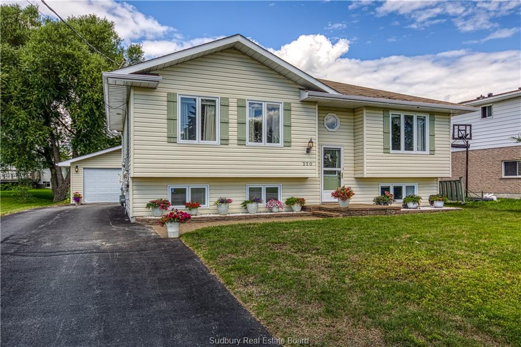 320 DENIS Crescent, Azilda Ontario, Canada