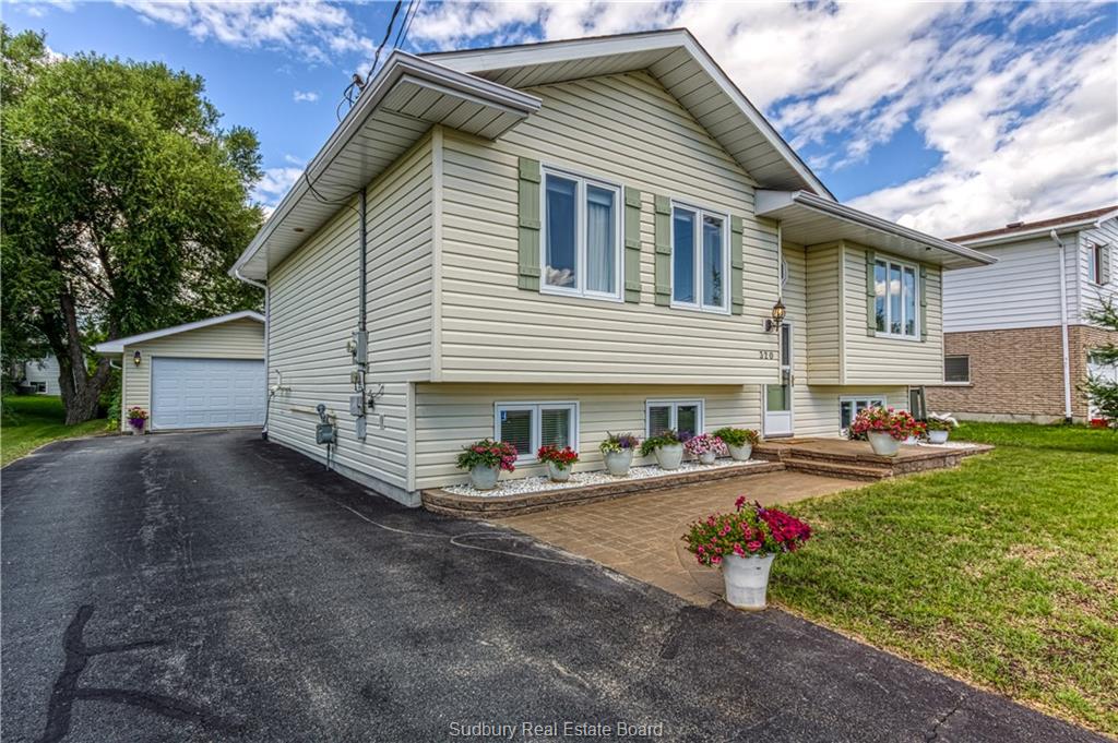 320 DENIS Crescent, Azilda Ontario, Canada