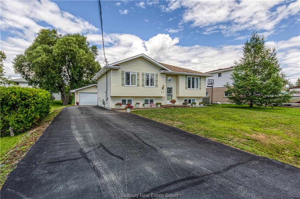 320 DENIS Crescent, Azilda Ontario, Canada