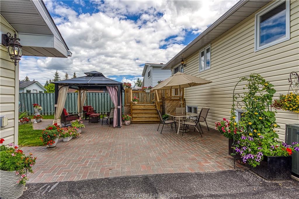320 DENIS Crescent, Azilda Ontario, Canada