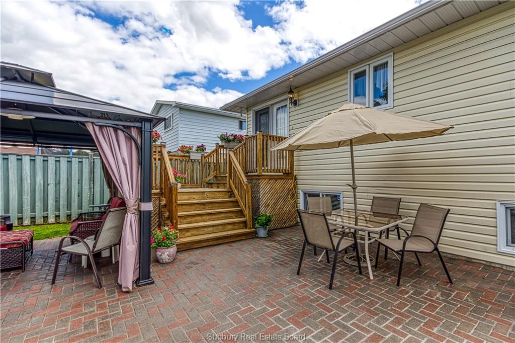 320 DENIS Crescent, Azilda Ontario, Canada