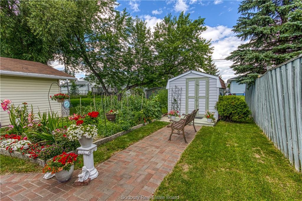 320 DENIS Crescent, Azilda Ontario, Canada