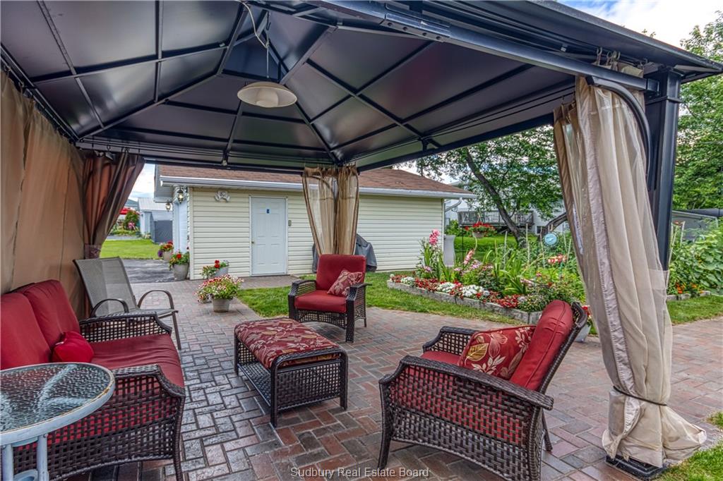 320 DENIS Crescent, Azilda Ontario, Canada