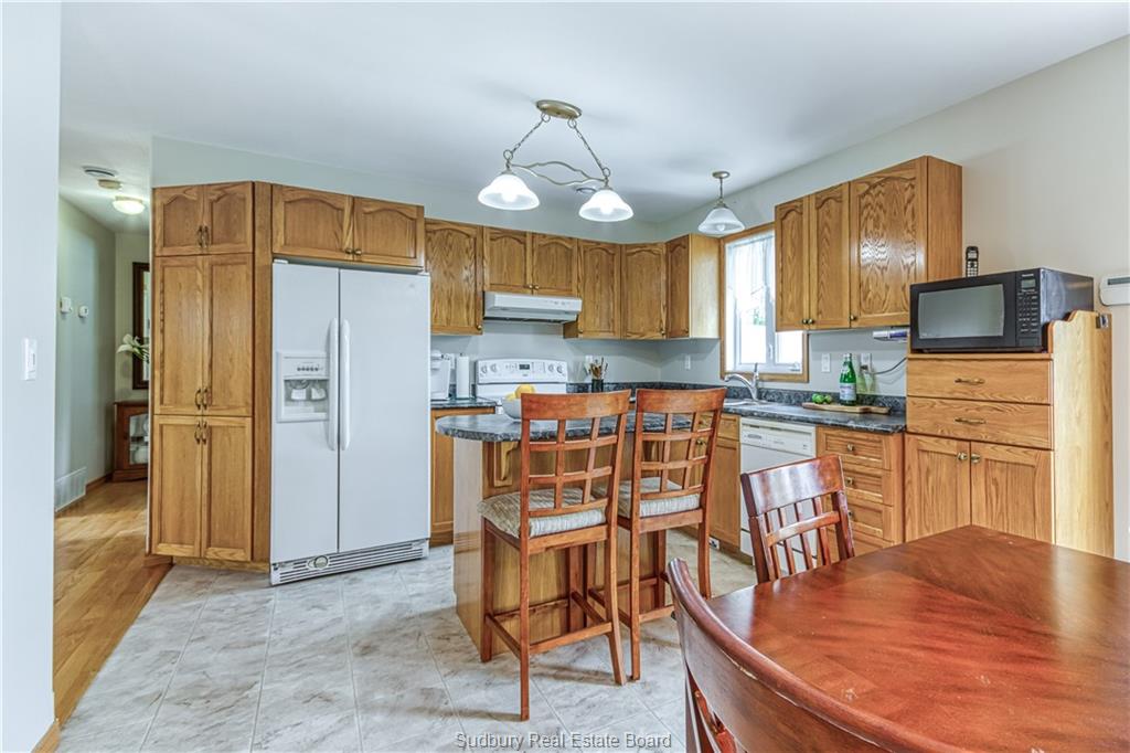 320 DENIS Crescent, Azilda Ontario, Canada