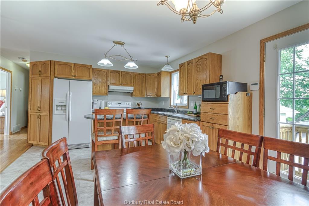320 DENIS Crescent, Azilda Ontario, Canada